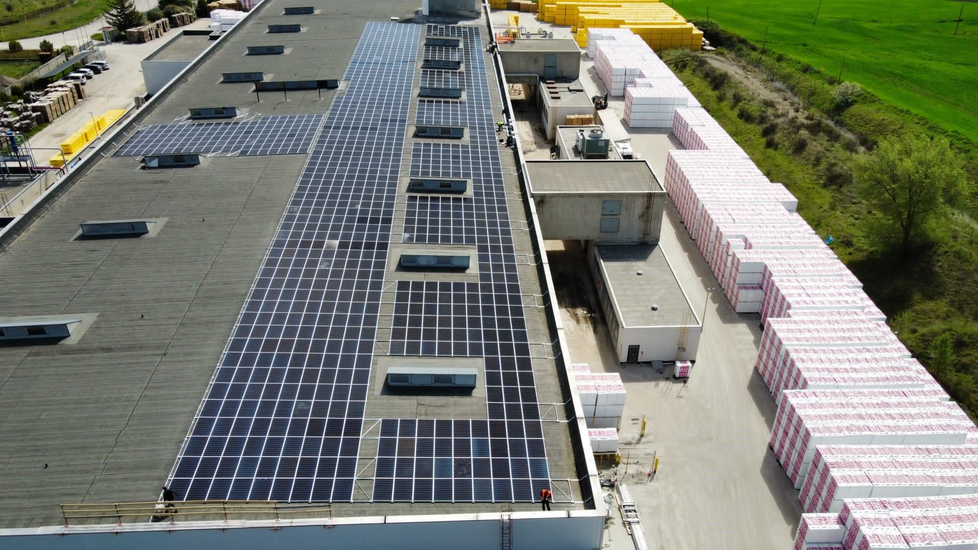 Fotovoltaico-su-tetto-in-guaina-5